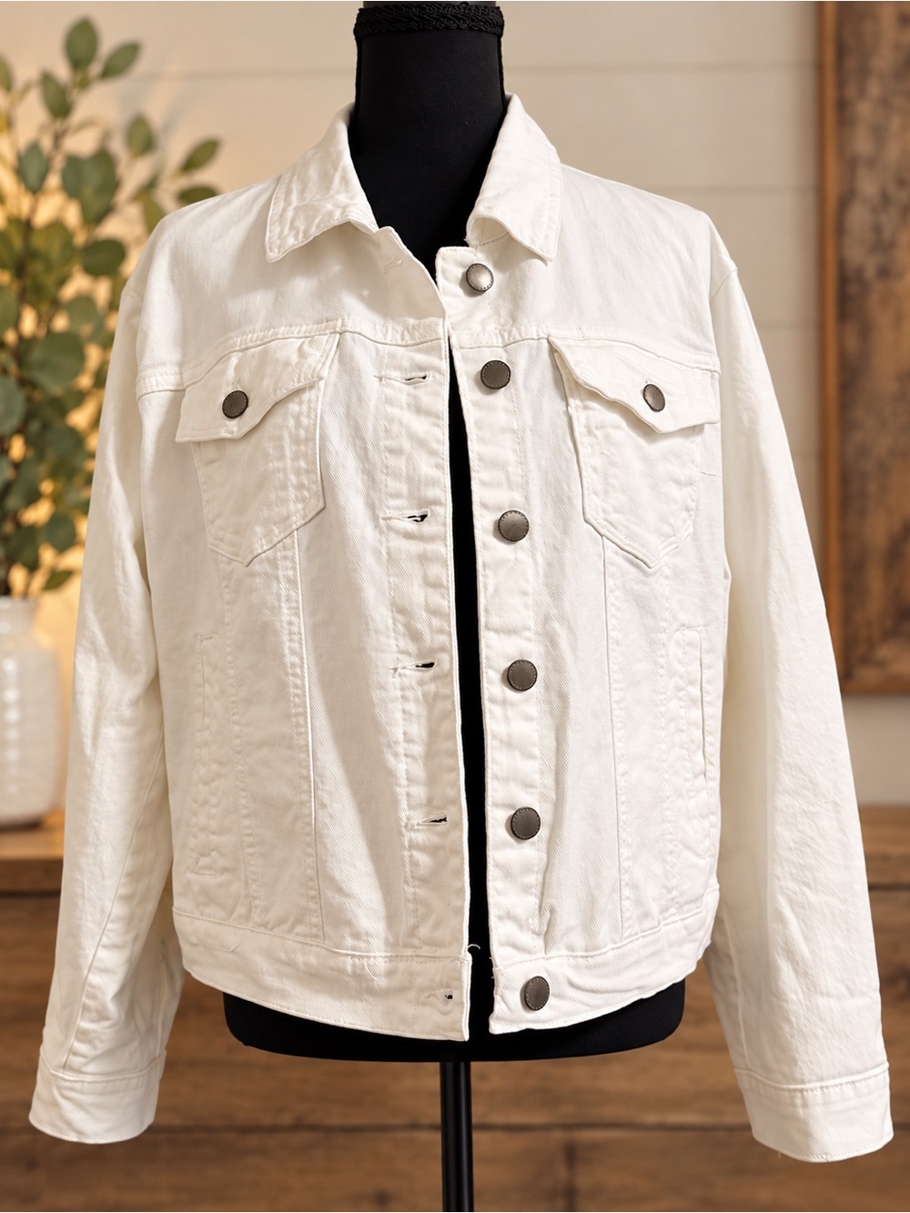 Curve Appeal Women’s White Denim Jean Jacket Stretch Trucker Size L